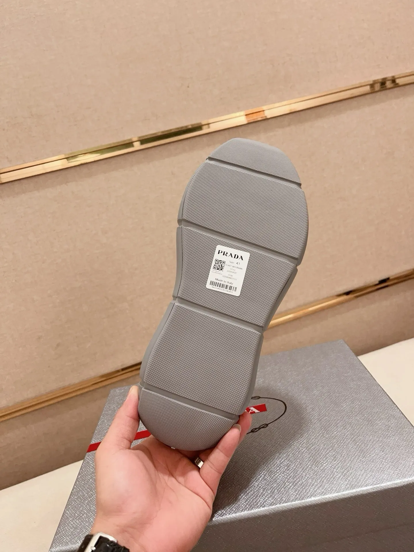 Men's shoes 💰 540💰 ✔️✔️✔️High version High-quality new PRADA (Prada) counters are launched simultaneously, new men's shoes, 😘fabrics are selected from first-layer cowhide. Lining: imported elastic mesh➕cowhide lining. 👍🏿High-end☄️Open-molded non-slip rubber outsole, exquisite lines, simple and elegant, comfortable and high-end for leisure travel. Number of yards: 38 to 44. (Can be customized for 45 non-refundable)